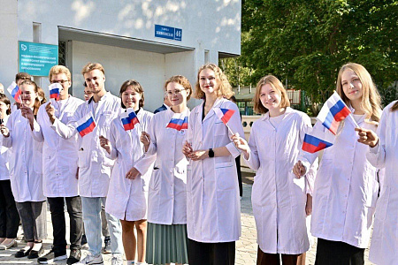 Руководитель ФМБА России Вероника Скворцова поздравила с Днем знаний ординаторов и аспирантов ФМБЦ им. А.И. Бурназяна