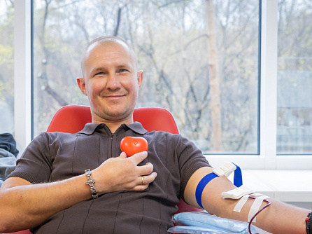 Звёзды спорта — в донорском строю