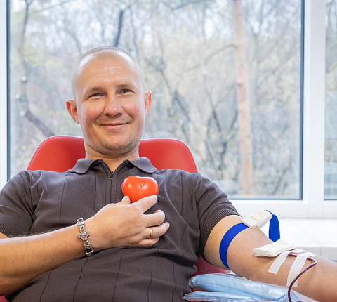 Звёзды спорта — в донорском строю