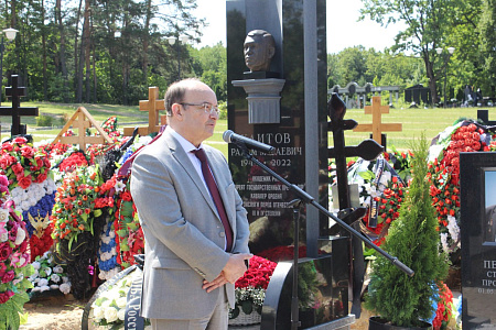 Открытие памятника академику РАН Рахиму Мусаевичу Хаитову