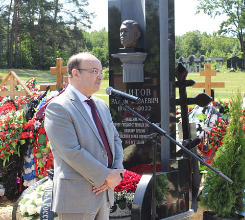 Открытие памятника академику РАН Рахиму Мусаевичу Хаитову