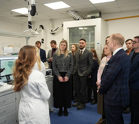 Научный сотрудник ГНЦ ФМБЦ им.А.И.Бурназяна ФМБА России на встрече с депутатом Госдумы Александром Мажугой