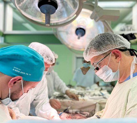 Уникальная высокотехнологичная помощь бойцам СВО: врачи ГНЦ ФМБЦ им.А.И.Бурназяна ФМБА России провели первую в стране операцию неоперабельной опухоли ветерану боевых действий