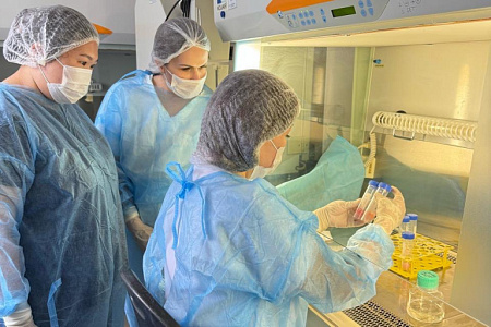 Ученые-биотехнологи из Республики Казахстан прошли обучение по разработке инновационных клеточных продуктов в ГНЦ ФМБЦ им.А.И. Бурназяна ФМБА России