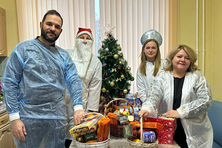 Военнослужащих, которые находятся на лечении и реабилитации в ГНЦ ФМБЦ им. А.И. Бурназяна ФМБА России, поздравили с наступающим Новым годом