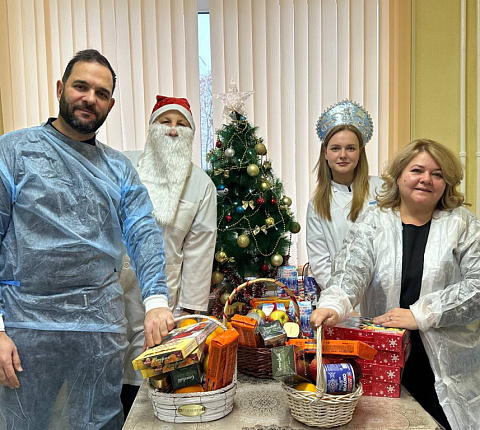 Военнослужащих, которые находятся на лечении и реабилитации в ГНЦ ФМБЦ им. А.И. Бурназяна ФМБА России, поздравили с наступающим Новым годом