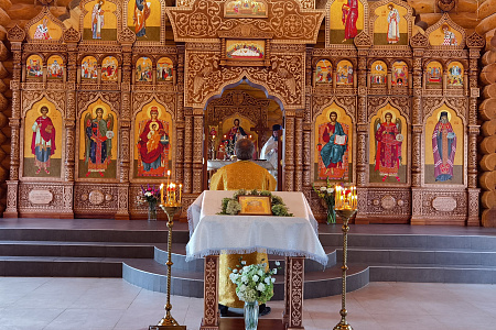 Праздничная литургия в храмовом корпусе