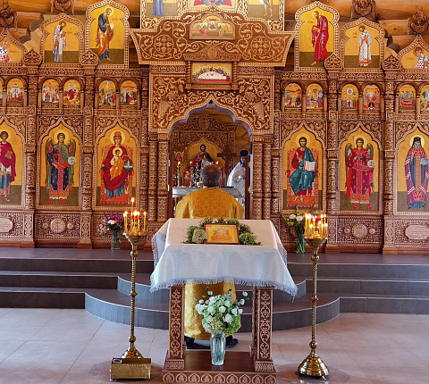 Праздничная литургия в храмовом корпусе