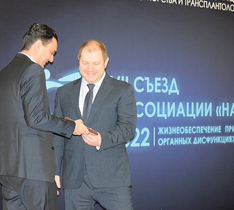 Генеральный директор ФГБУ ГНЦ ФМБЦ им. А.И. Бурназяна ФМБА России Александр Самойлов провел церемонию награждения в рамках Съезда Ассоциации «НАДиТ» 2022