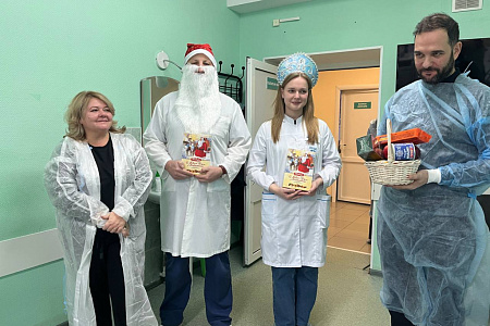 Военнослужащих, которые находятся на лечении и реабилитации в ГНЦ ФМБЦ им. А.И. Бурназяна ФМБА России, поздравили с наступающим Новым годом
