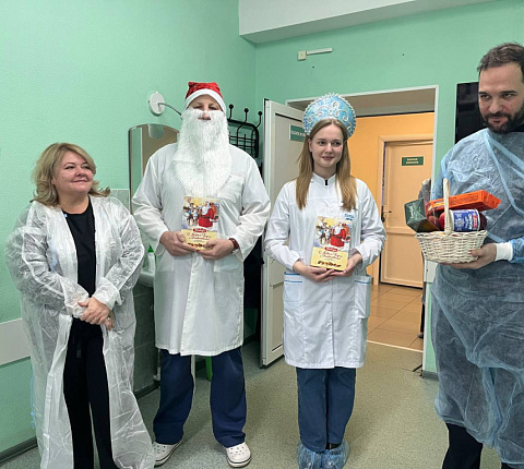 Военнослужащих, которые находятся на лечении и реабилитации в ГНЦ ФМБЦ им. А.И. Бурназяна ФМБА России, поздравили с наступающим Новым годом