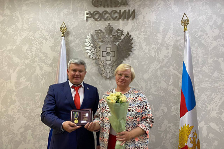 Сотрудникам Центра вручили юбилейную медаль, посвященную 100-летию образования госоргана в сфере физкультуры и спорта