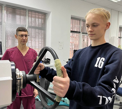 Генеральный директор ФМБЦ им.А.И. Бурназяна Александр Самойлов помог исполнить мечту 13-летнего школьника из Москвы