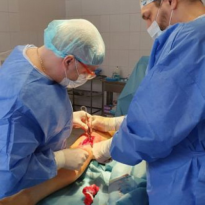 Одной из причин болей в колене может быть хондрома – доброкачественное образование из хрящевой ткани на поверхности или внутри кости